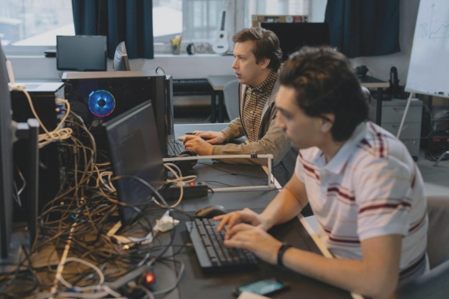 Formateur Plu Kendrask présentant des modèles de machine learning pour le trading